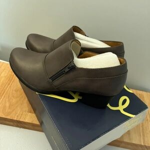 SOUL Naturalizer Brown Leather-Look Side-Zip Ankle Booties